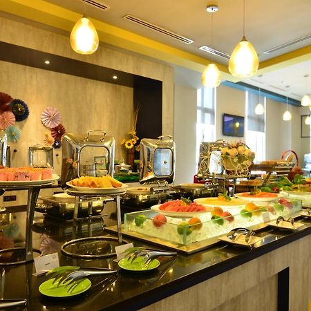 Отель Ibis Styles Kuala Lumpur Sri Damansara Петалинг-Джая Экстерьер фото