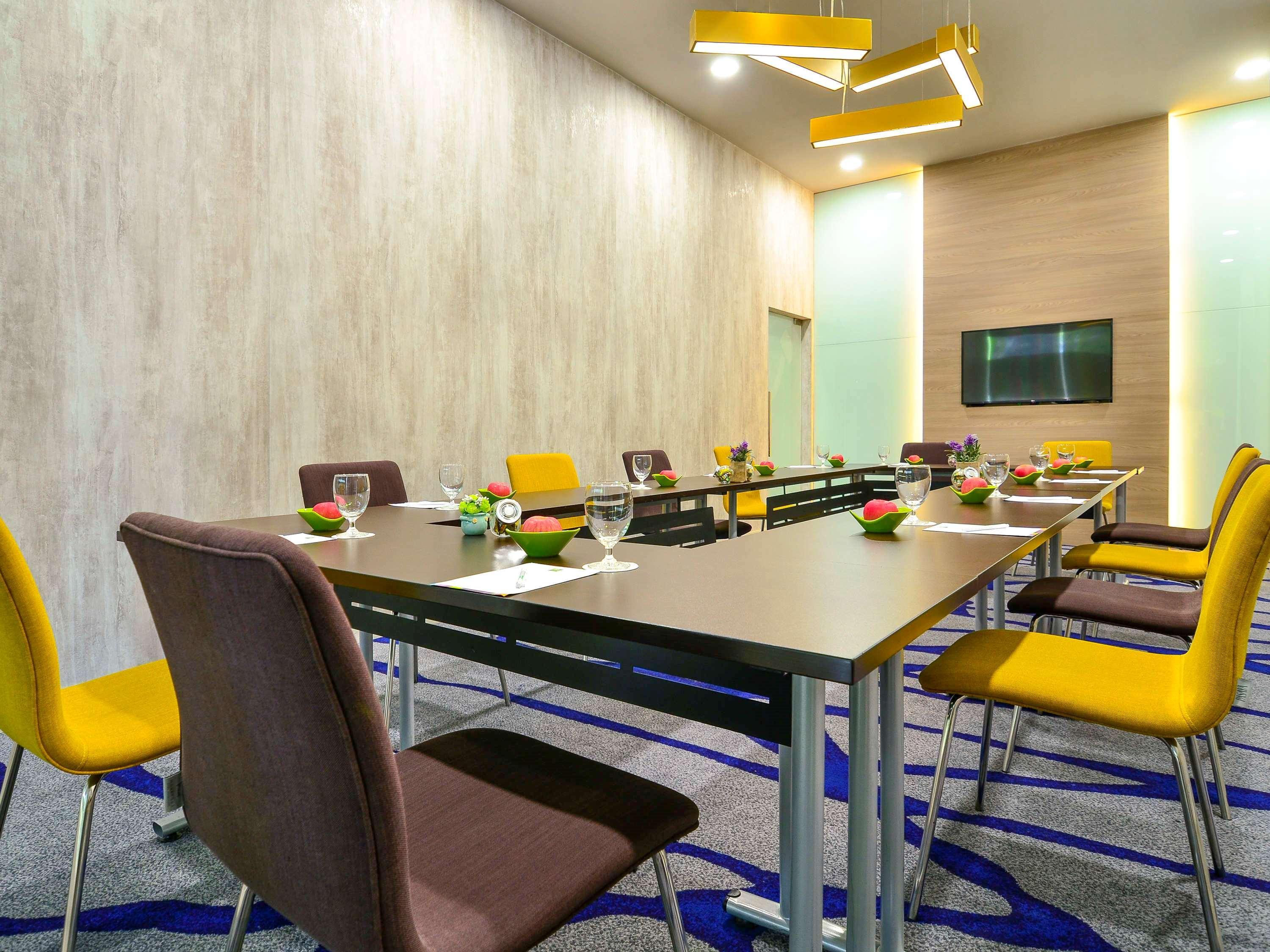 Отель Ibis Styles Kuala Lumpur Sri Damansara Петалинг-Джая Экстерьер фото