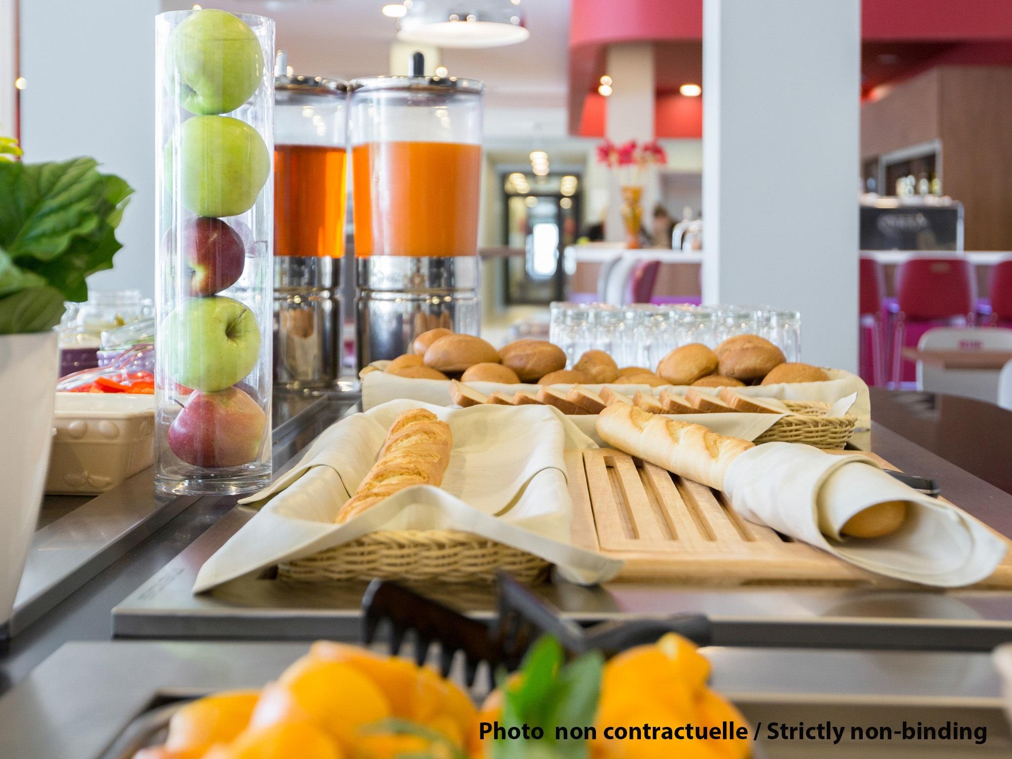 Отель Ibis Styles Kuala Lumpur Sri Damansara Петалинг-Джая Экстерьер фото