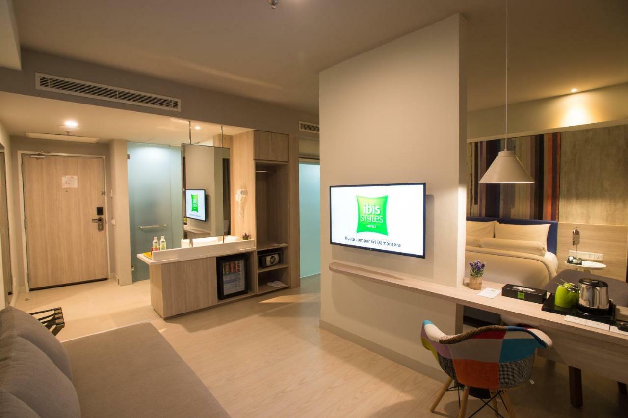Отель Ibis Styles Kuala Lumpur Sri Damansara Петалинг-Джая Экстерьер фото
