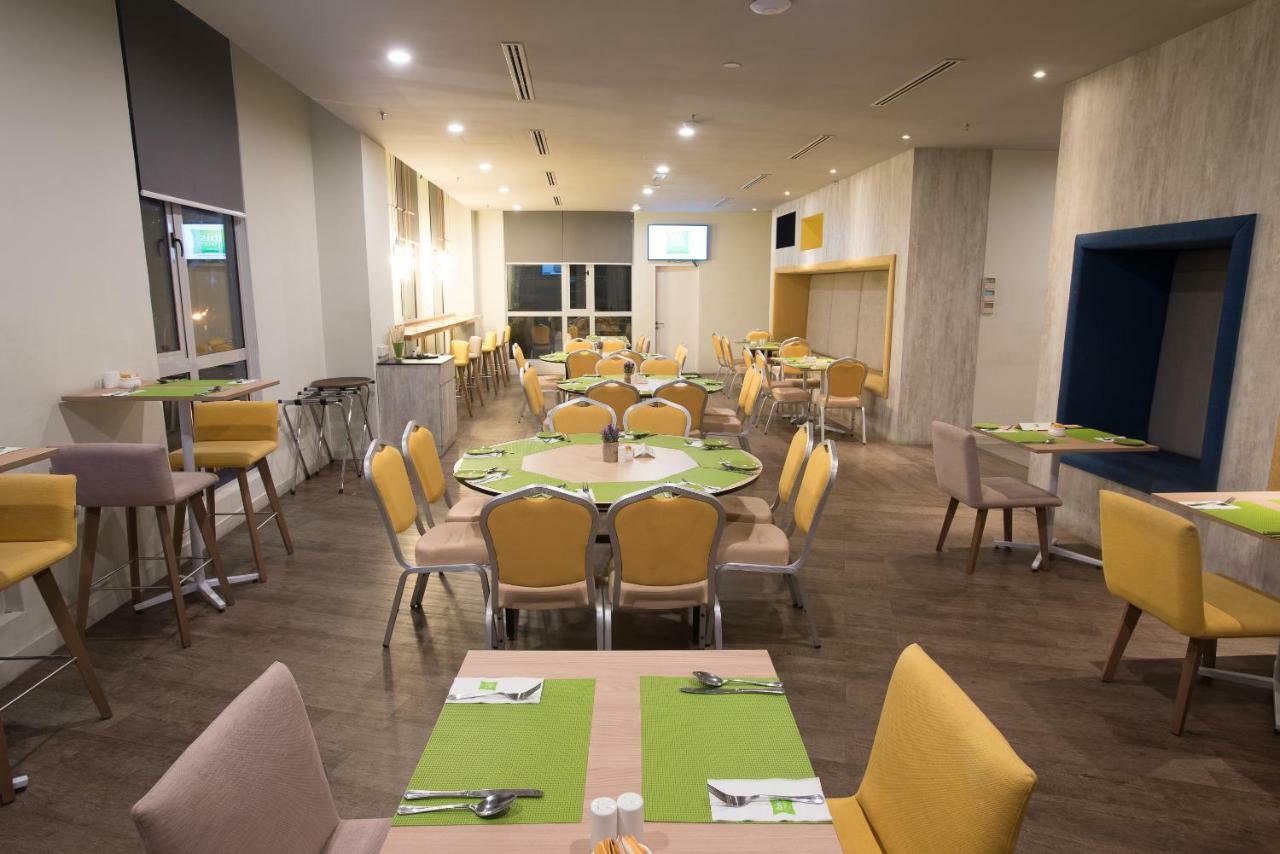 Отель Ibis Styles Kuala Lumpur Sri Damansara Петалинг-Джая Экстерьер фото