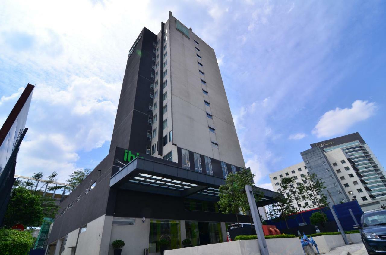 Отель Ibis Styles Kuala Lumpur Sri Damansara Петалинг-Джая Экстерьер фото