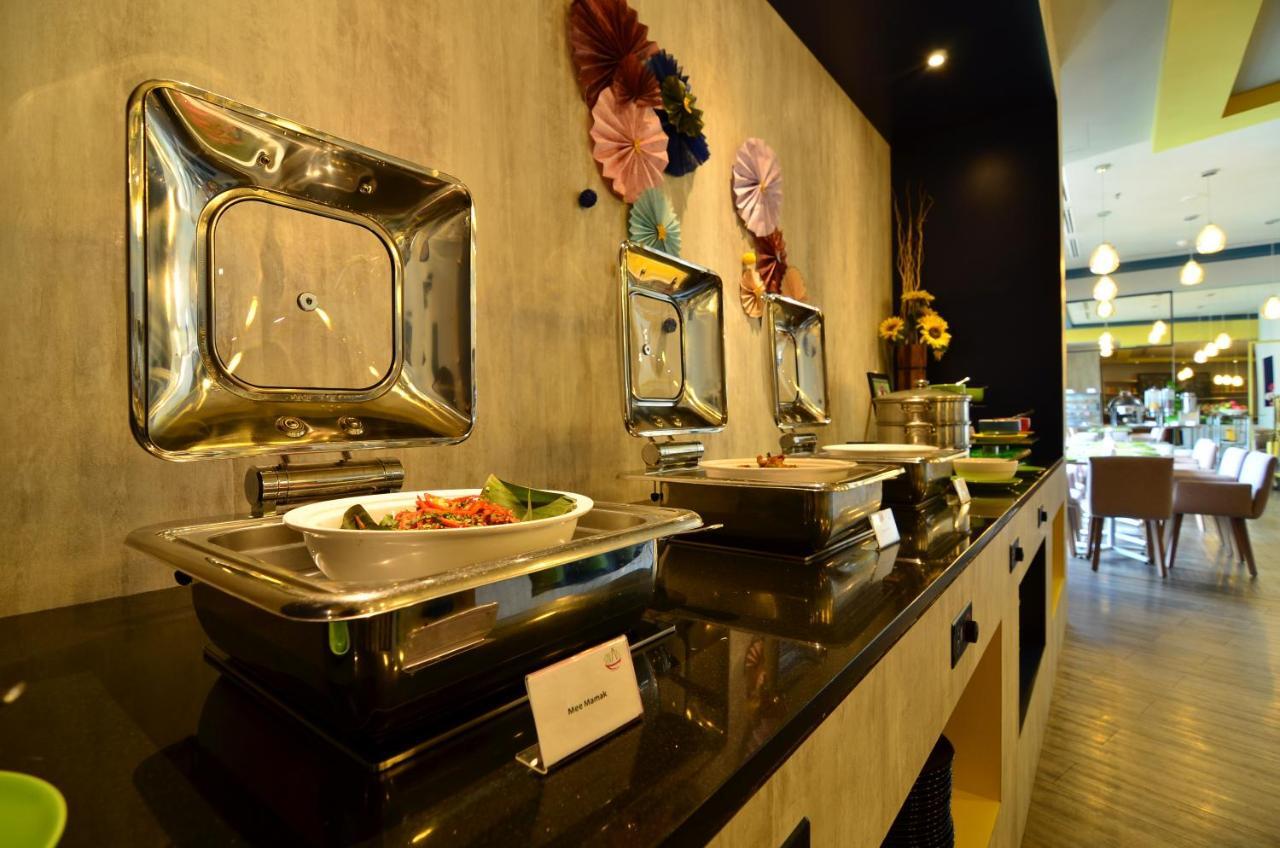Отель Ibis Styles Kuala Lumpur Sri Damansara Петалинг-Джая Экстерьер фото